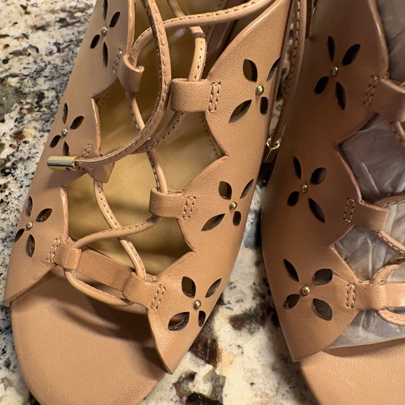 NIB - Michael Kors Thalia Leather Sandal - SZ 9 - Picture 4 of 17